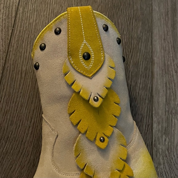 NWOB Circle G Painted Leaf Studded Western Cowgirl Boots Size 5 - Picture 4 of 11